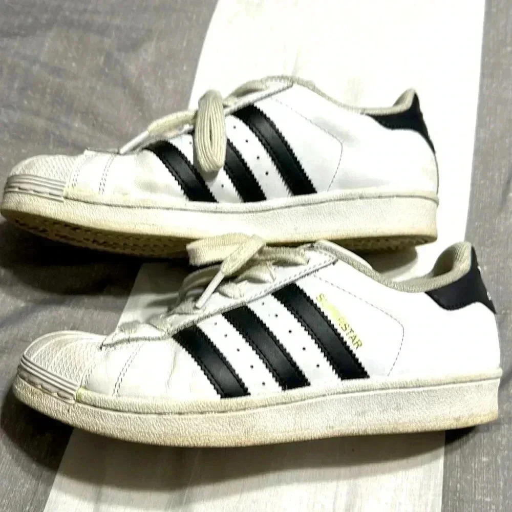 Adidas superstar shoes size 5 white and black